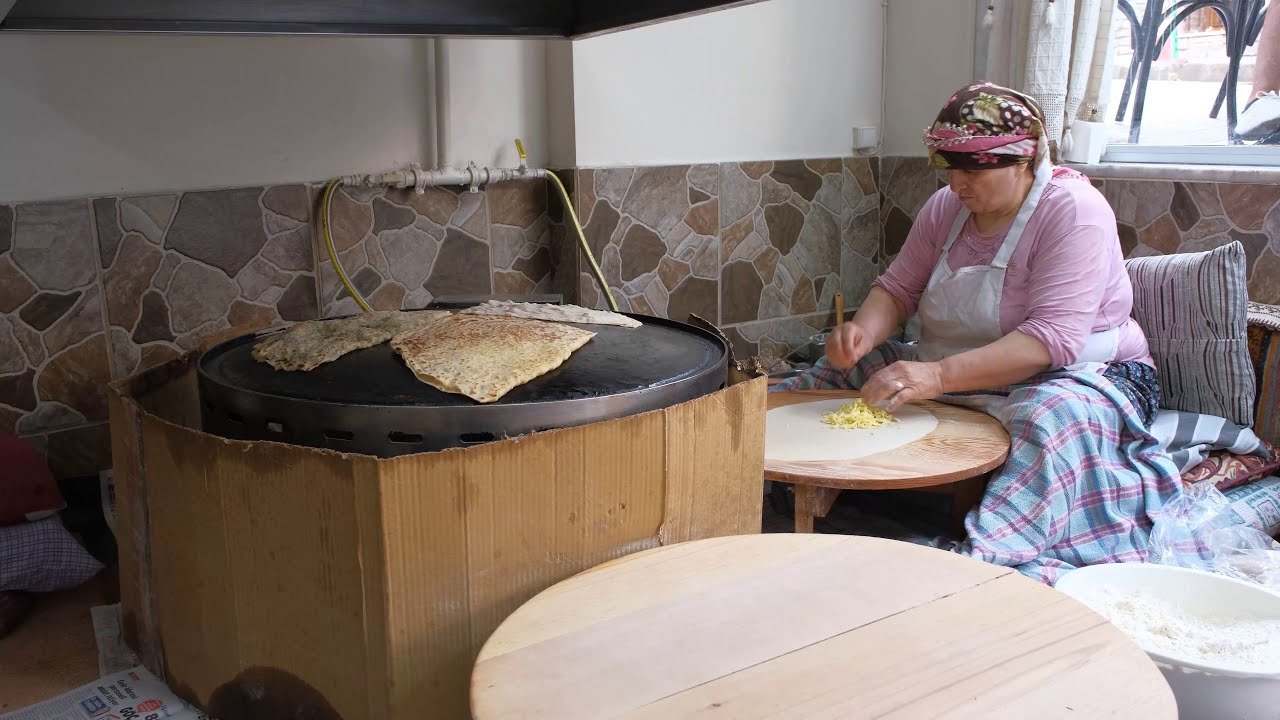 Eating TOP-RATED Turkish Street Food | GOZLEME | Traditional Food In Istanbul!