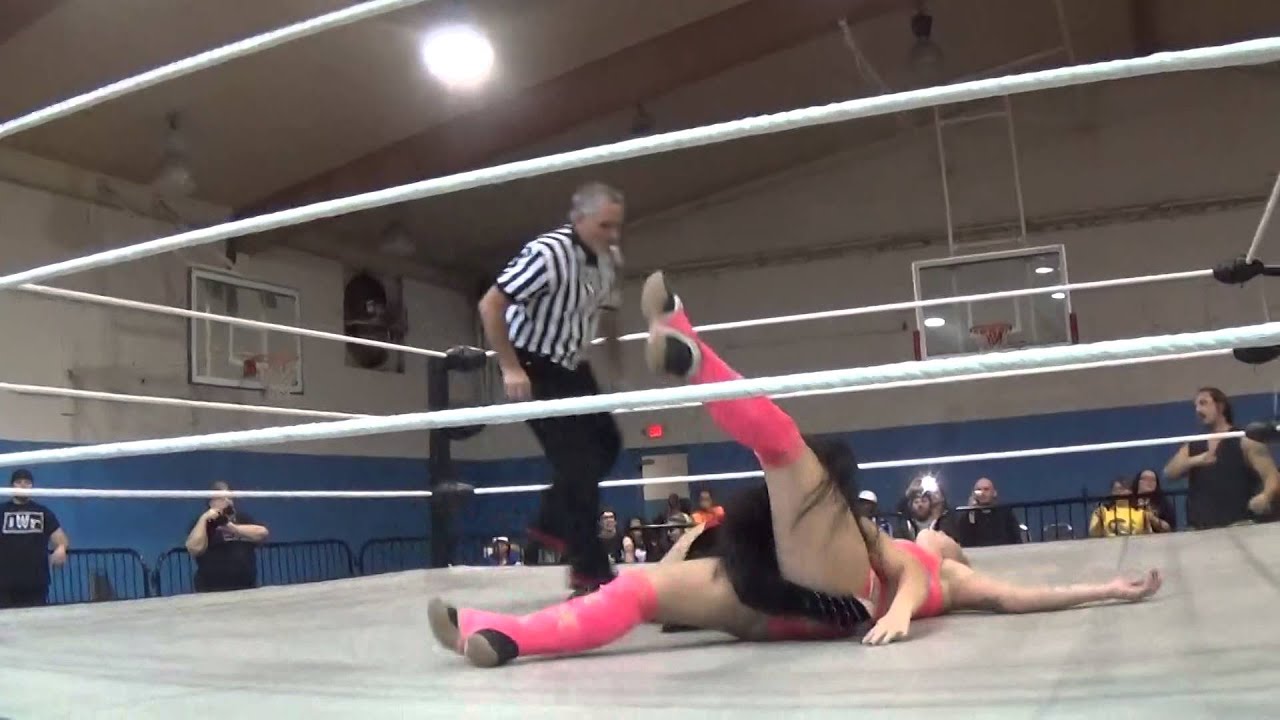 Nikki Knight Vs Laynie Luck