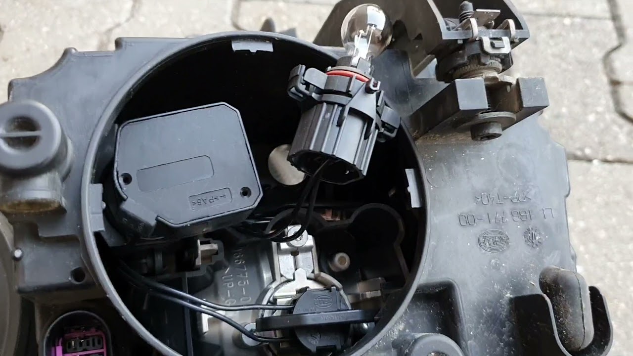 Audi A3 8P1 Frontscheinwerfer / Vorne Birne / Lampen wechseln - 