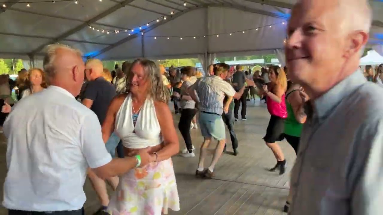 Emelie med Lasse Stefanz på Dansbandsfestivalen En kväll i juni Ullared  Dansnytt Sonja Irene
