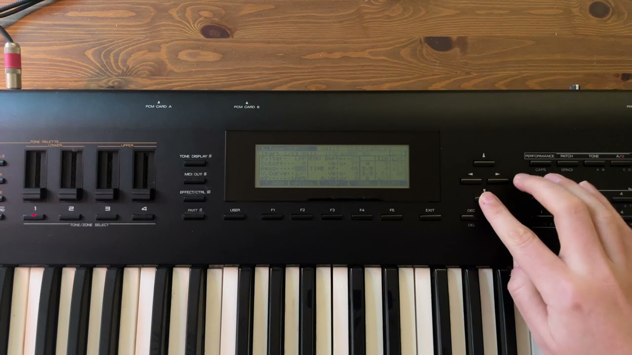 Roland D-70 DLM 