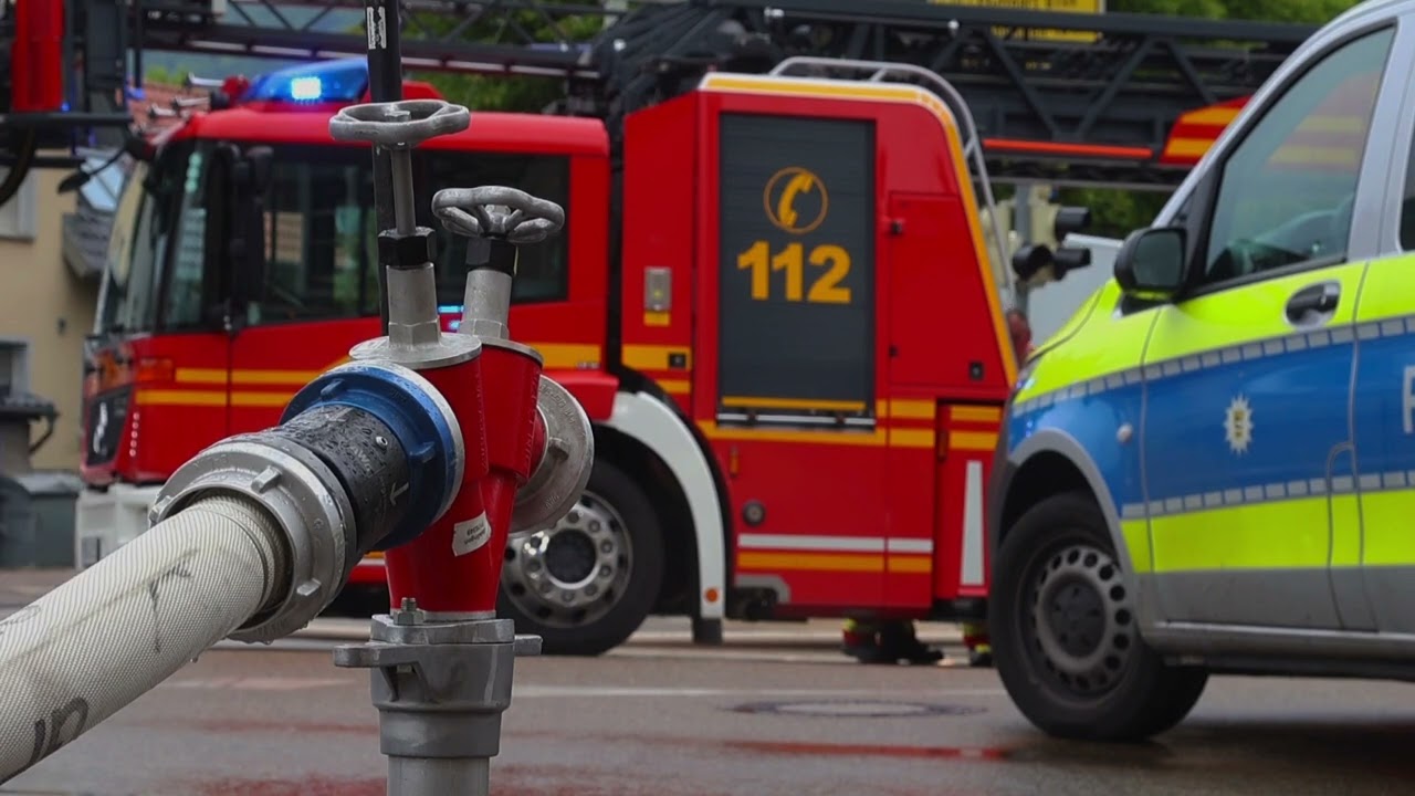 Geislingen a.d. Steige - Brand in Mehrfamilienhaus. Die  Feuerwehr löschte Flammen in einem Wohnhaus