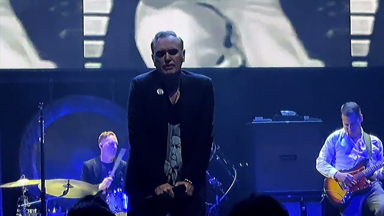 Morrissey - Darling, I Hug a Pillow (December 29, 2024 - United Theatre, Los Angeles, CA)