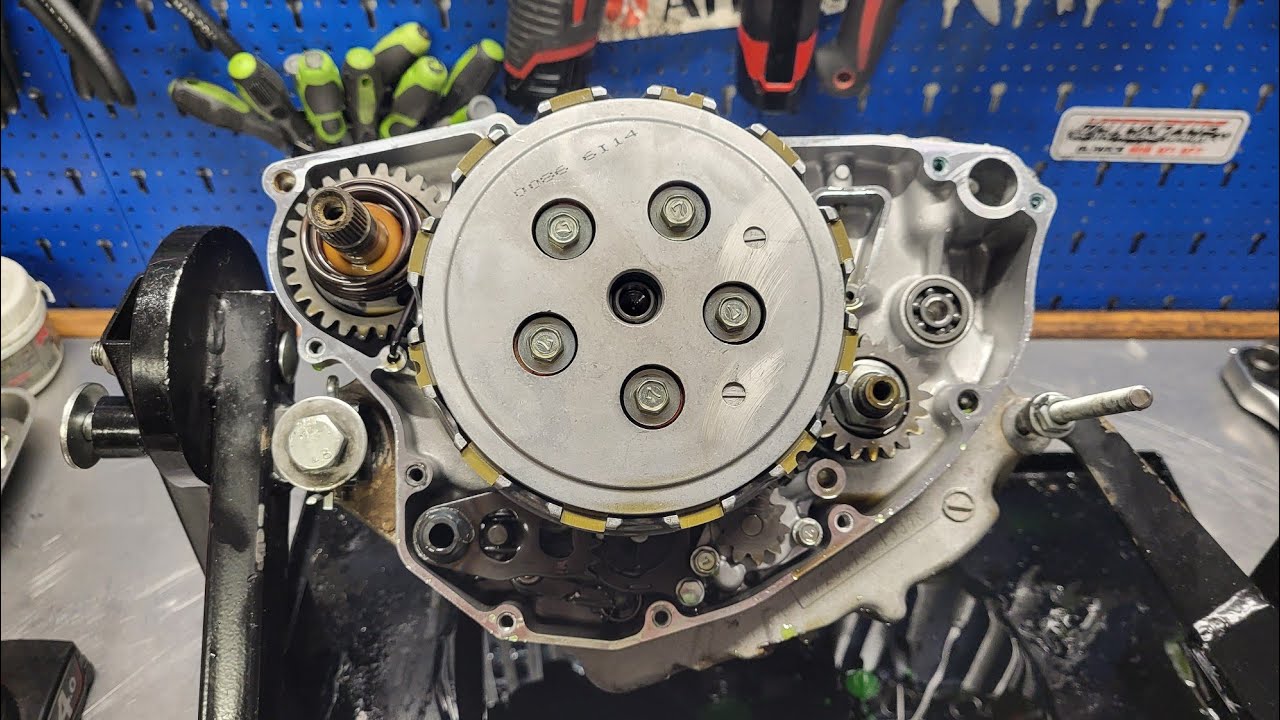Kawasaki KXF 250, przygotowanie do remontu.