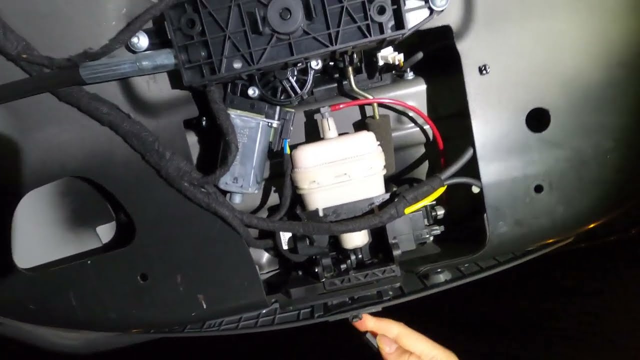 Mercedes SL R230 03-11 SL500 SL550 SL55 trunk lock latch actuator; car thinks closed trunk is open
