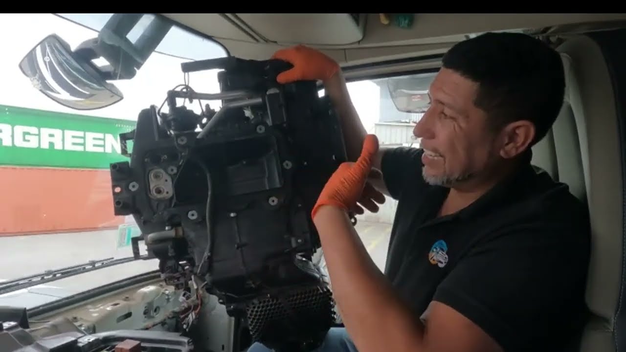 VOLVO FH 500 ( aprende a Reemplazar  el evaporador de aire acondicionado)