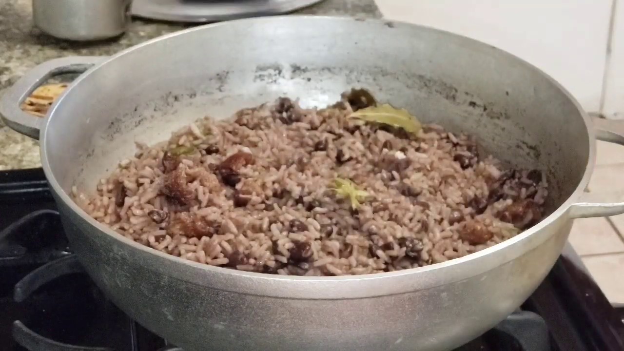 Arroz congri a lo cubano ,el mejor que se puede comer obviamente ,sígueme que te gustará