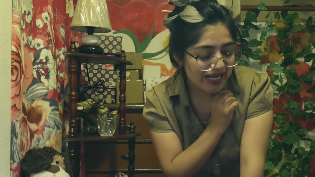 ASMR , VENDEDORA, envolviendo regalos, Roleplay, Soft spoken , sonidos de cristal.