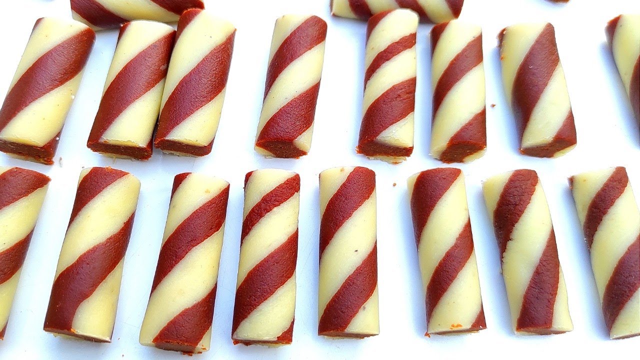 Only 3 ingredients chocolate Barfi roll - सबसे आसान रेसिपी - Mawa Chocolate Roll | Halwai shop Sweet