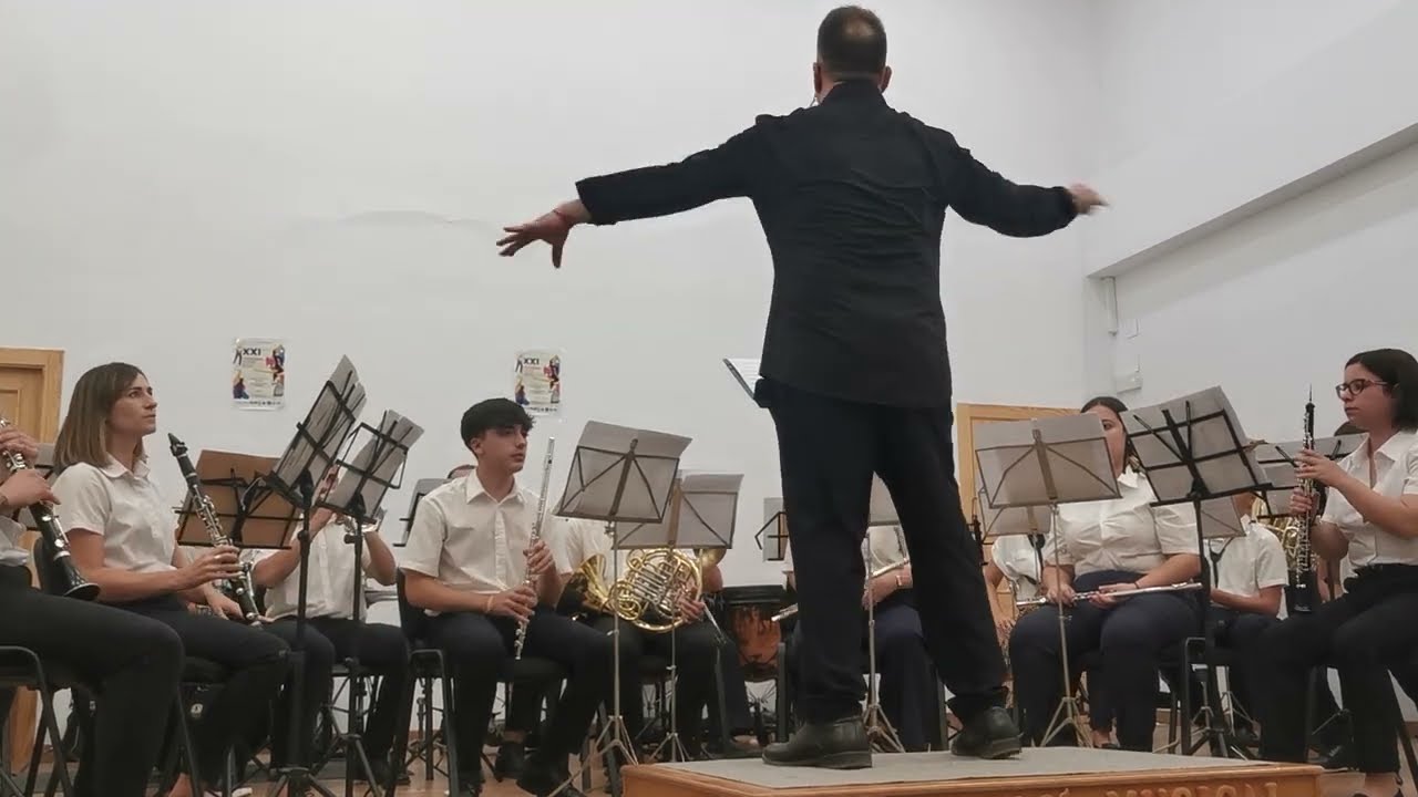 IRELAND OF LEGEND AND LORE (Robert W. Smith) - Agrupacio musical 