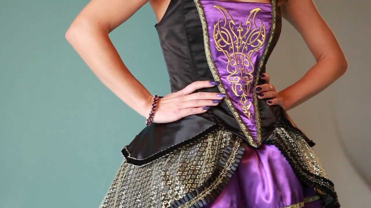 Super Deluxe Evil Queen Costume - Photo Shoot