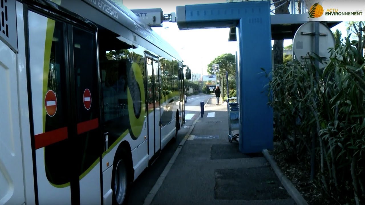 Première mondiale : un bus électrique qui se recharge à chaque arrêt