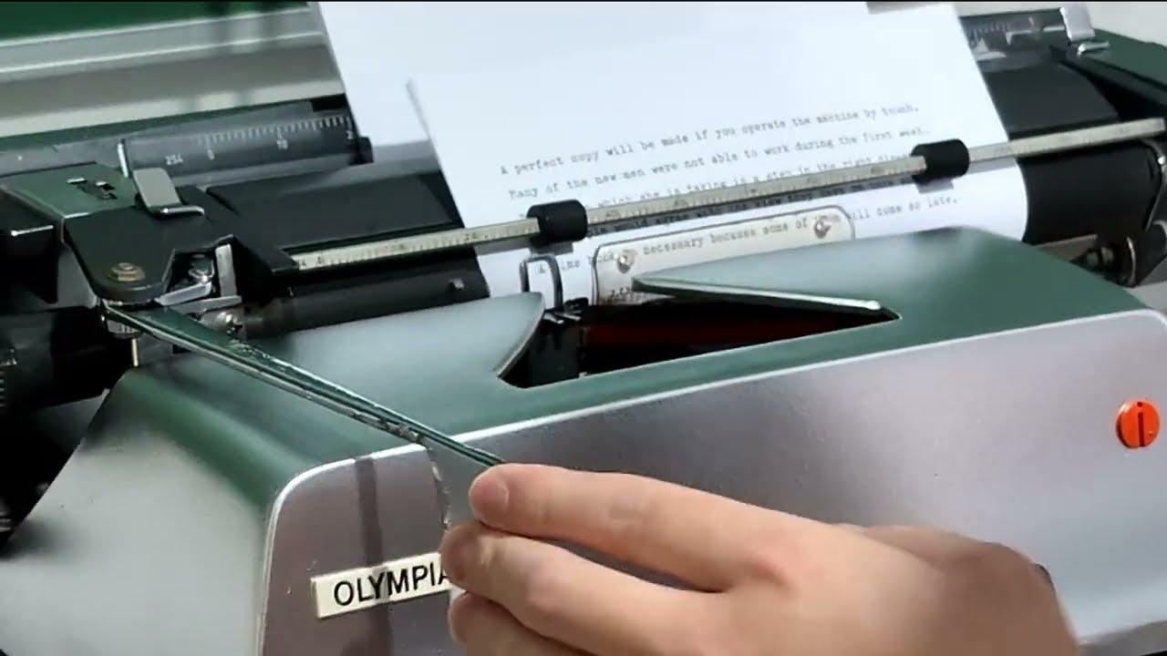 Typing Demo on Olympia SG3 Typewriter