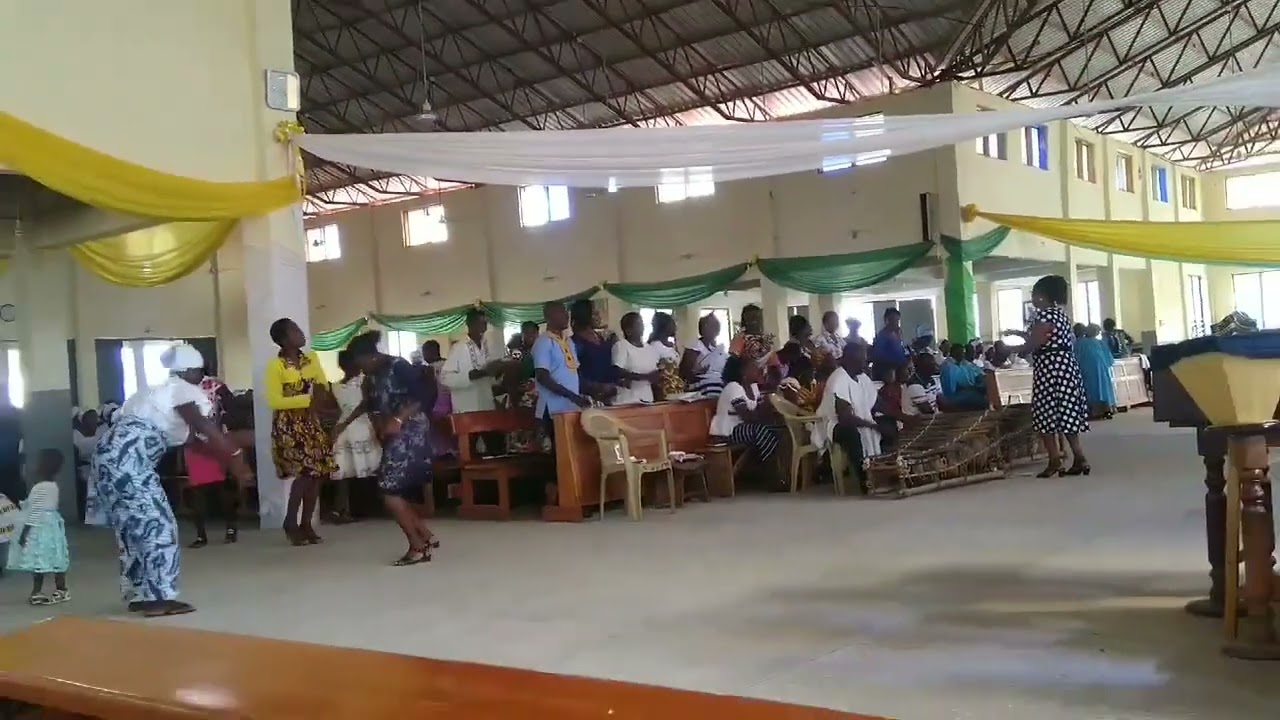 We thank the Lord for saving us. #Dagaare song #St.Benedict #Catholic Church Wa