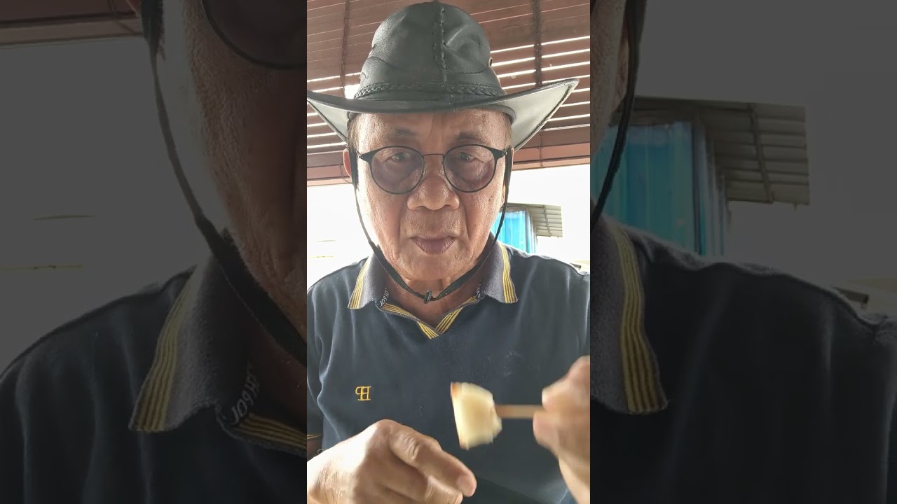 Ngetu tengahri ba kadai kopi F&D ba Lubuk Antu
