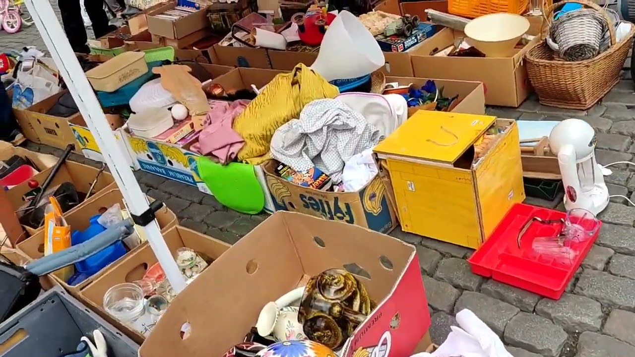Marché aux puces (Vieux Marché) à la place du jeu de Balle au quartier des marolles.(سوق  البال)