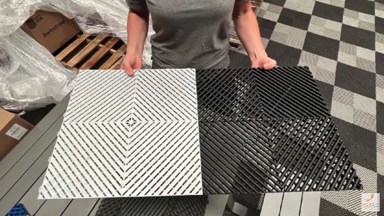 Swisstrax Ribtrax vs. Swisstrax Smoothtrax | FLEXICO | Swisstrax Modular Flooring Tile
