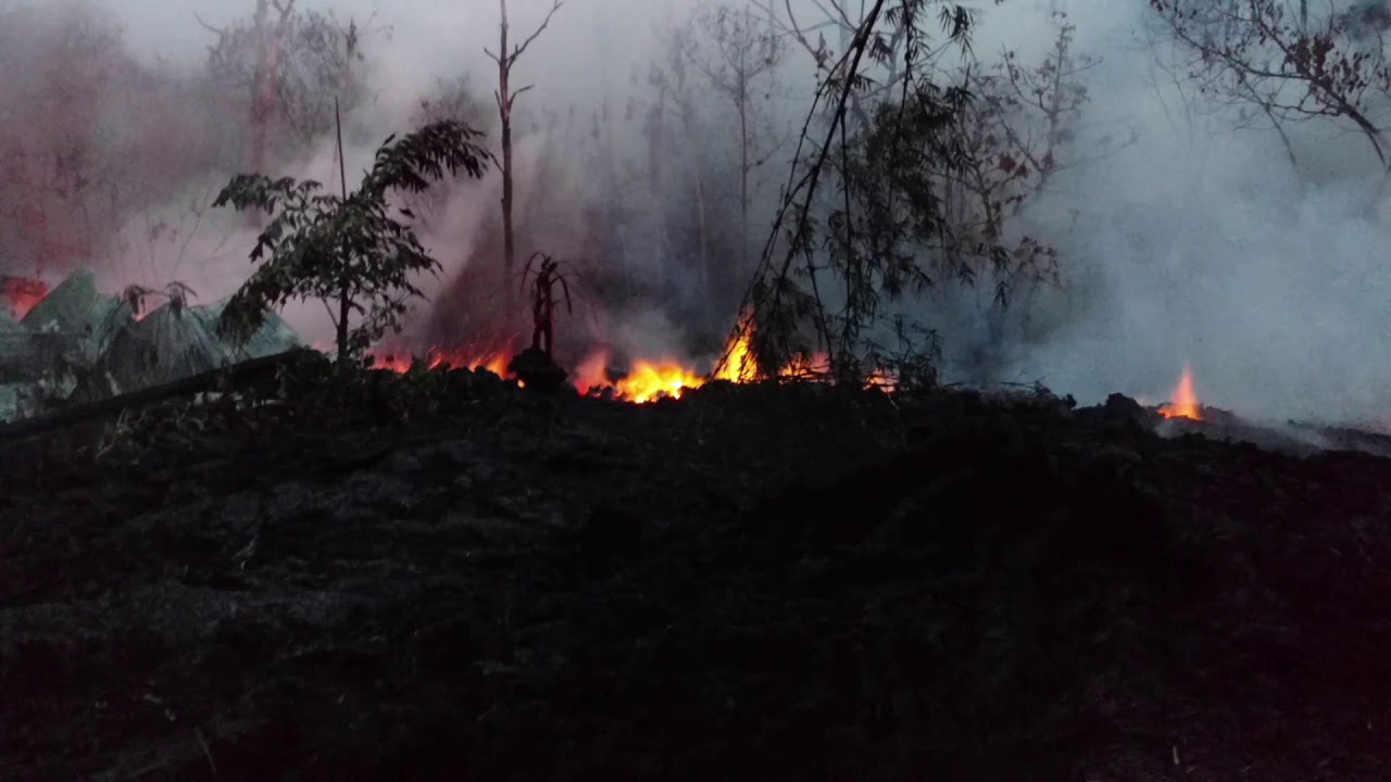 New Fissure Kilauea volcano eruption Blowtorch House in Leilani Estates 5:45 a.m. May 9th 2018