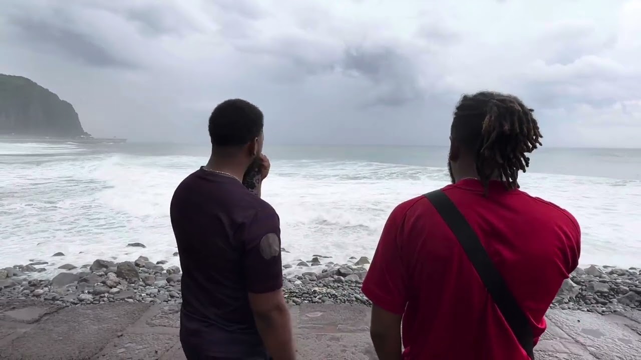 Saint Denis : sur le Barachois en attendant l&rsquo;arriv&eacute;e du cyclone intense Garance