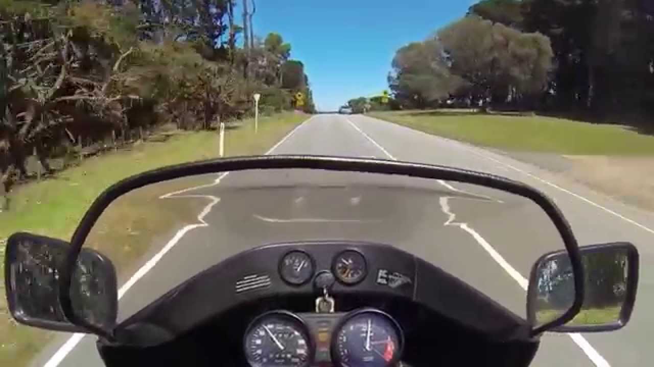 BMW R100RS on Boneo Road