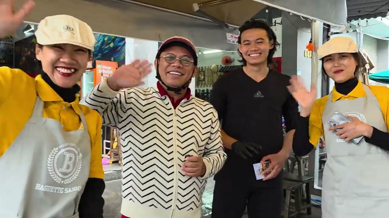 Bất ngờ và xúc động trước lý do các bạn nhỏ team Bánh Mì và Nước Mát Sài Gòn không muốn nghỉ Tết !
