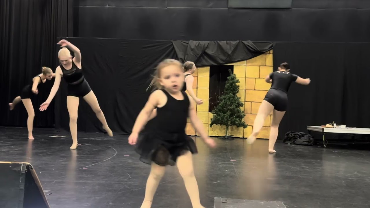 Modern - Marigold - Stealing Christmas *Needs Cindy Lou 