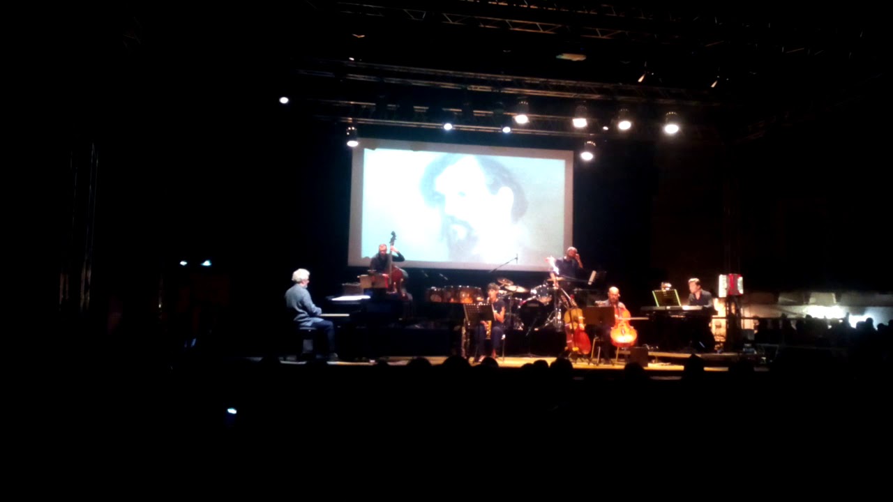 Il Direttore d'orchestra e premio Oscar Nicola Piovani 1 La musica è pericolosa