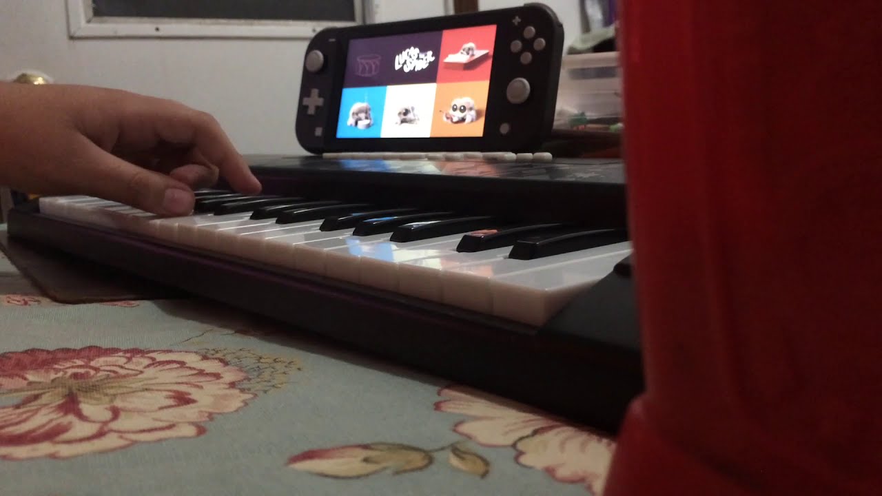 Lucas the Spider One Man Band with Piano Music