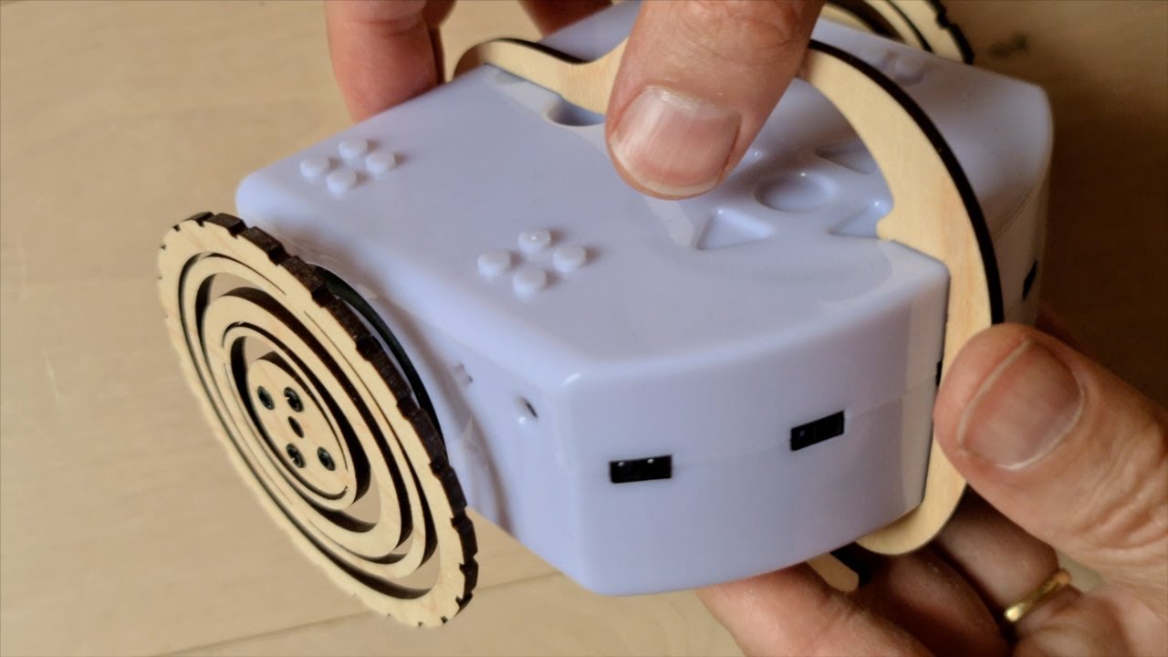 Flexible wheel (in wood) for the Thymio robot