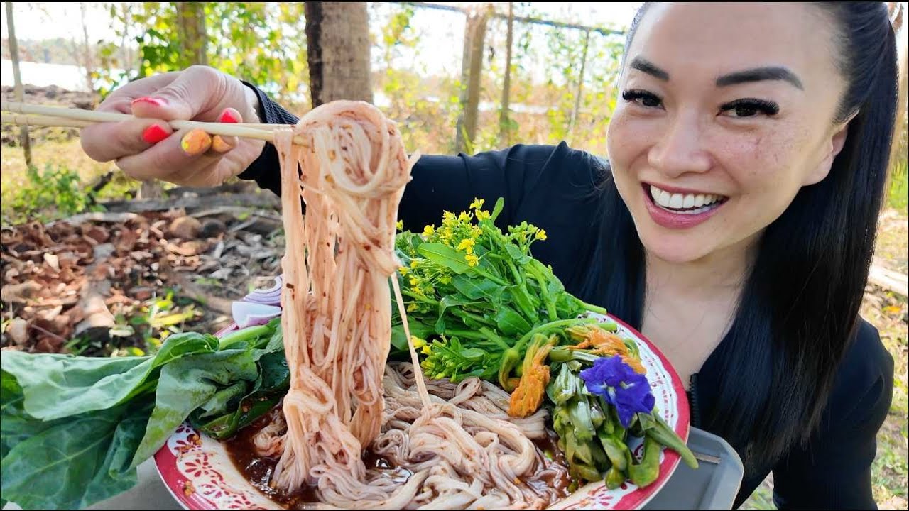 ข้่วปุ้นซาว KHAO PUN SAU (SPICY MIXED NOODLES) + FRESH VEGGIES FROM THE FARM