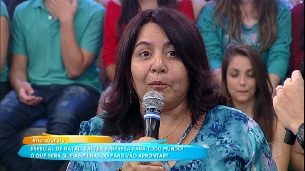 Menina que luta pela vida ganha surpresas no palco do Hora do Faro