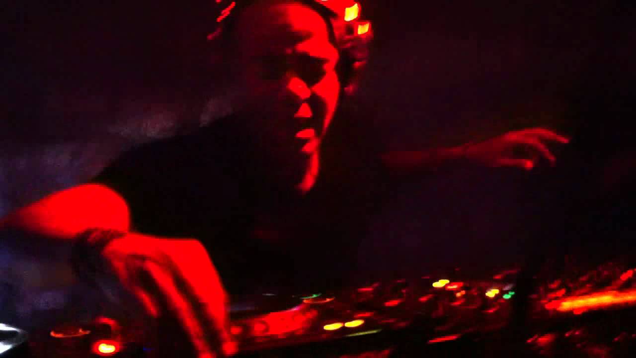 Eric Morillo @ Showcase, Paris 01/10/2011 First 80mins Part 4/4