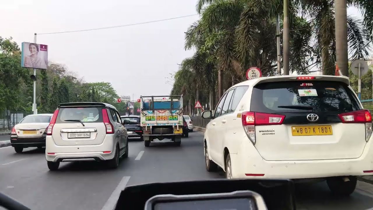 Haldiram ka video Haldiram mein bike lekar ja rahe the Dekho gadi ke samay kya hua #youtubeshorts 