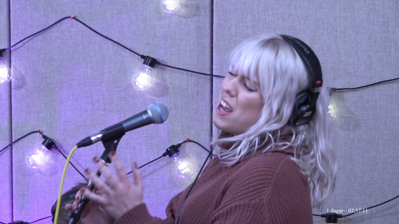 Stefanía Svavars tekur  A Star is Born