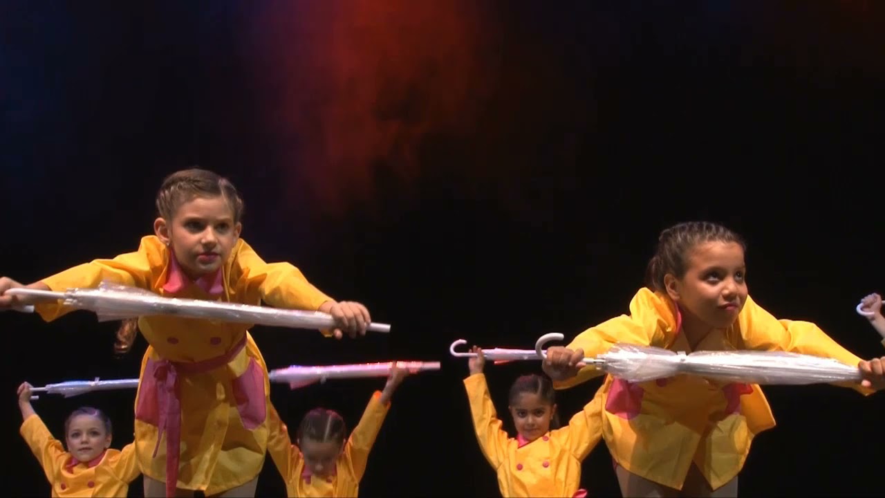 Escuela de danza y comedia Musical Backstage -San Justo Centro umbrella Rihanna