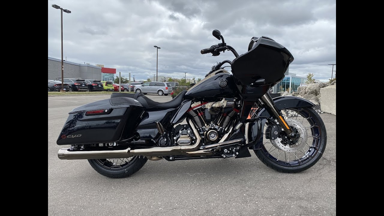2022 CVO Road Glide in Blue Steel