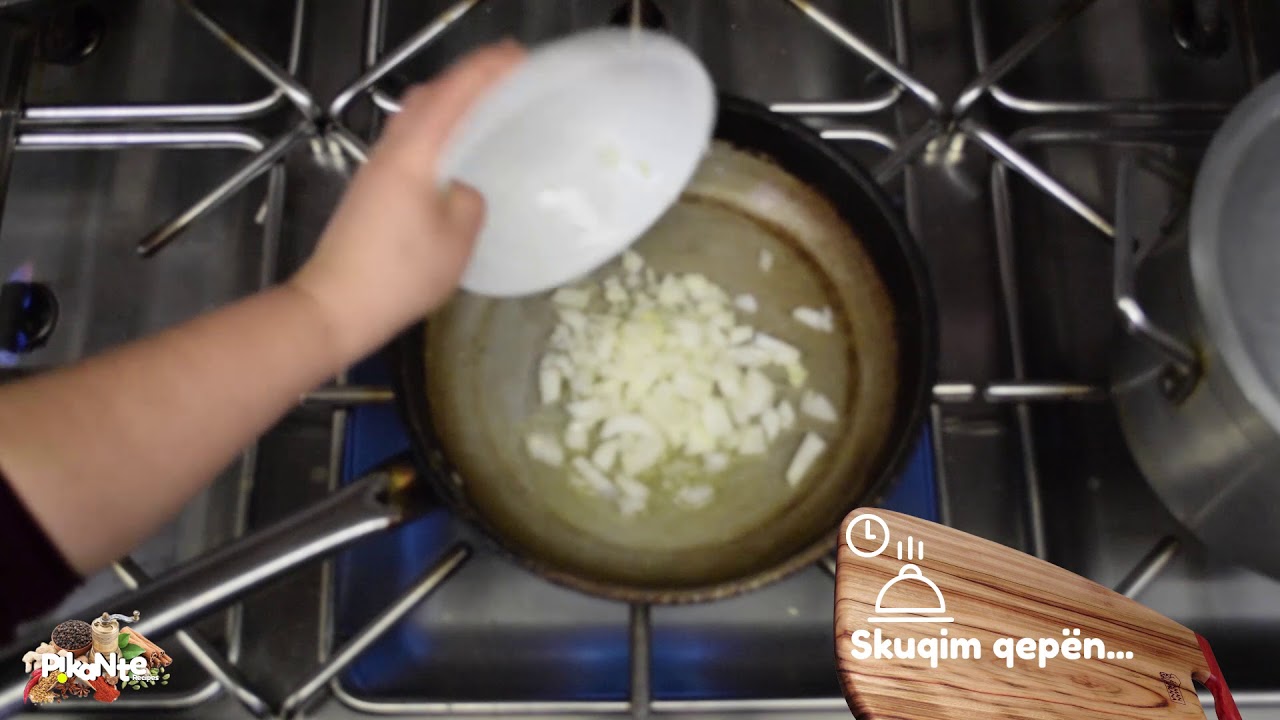 Burani sht&euml;pie me lakra t&euml; egra.