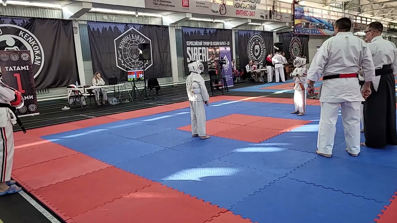 Соревнования косики карате 2024-2025 Семён 9 лет. Белый шлем, красной лентой 7:3. Соперник достойный