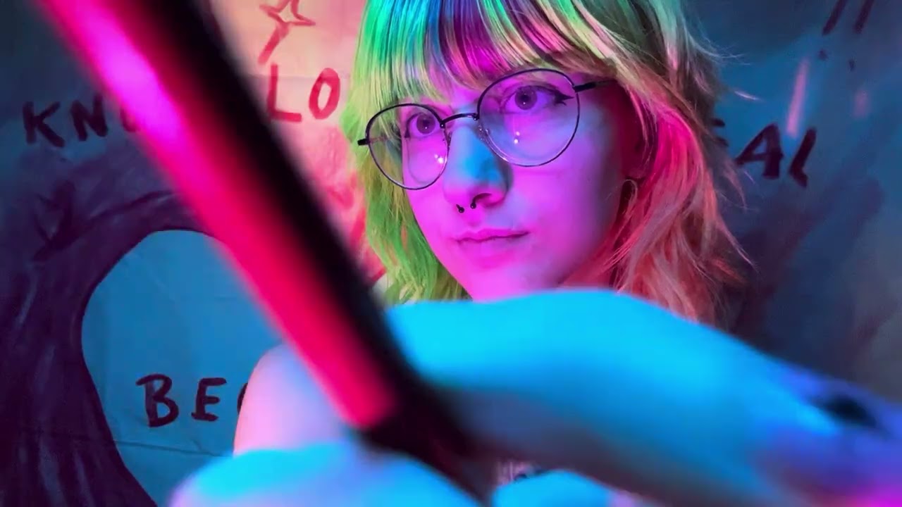 ASMR-рисунок на вашем лице (персональное внимание)