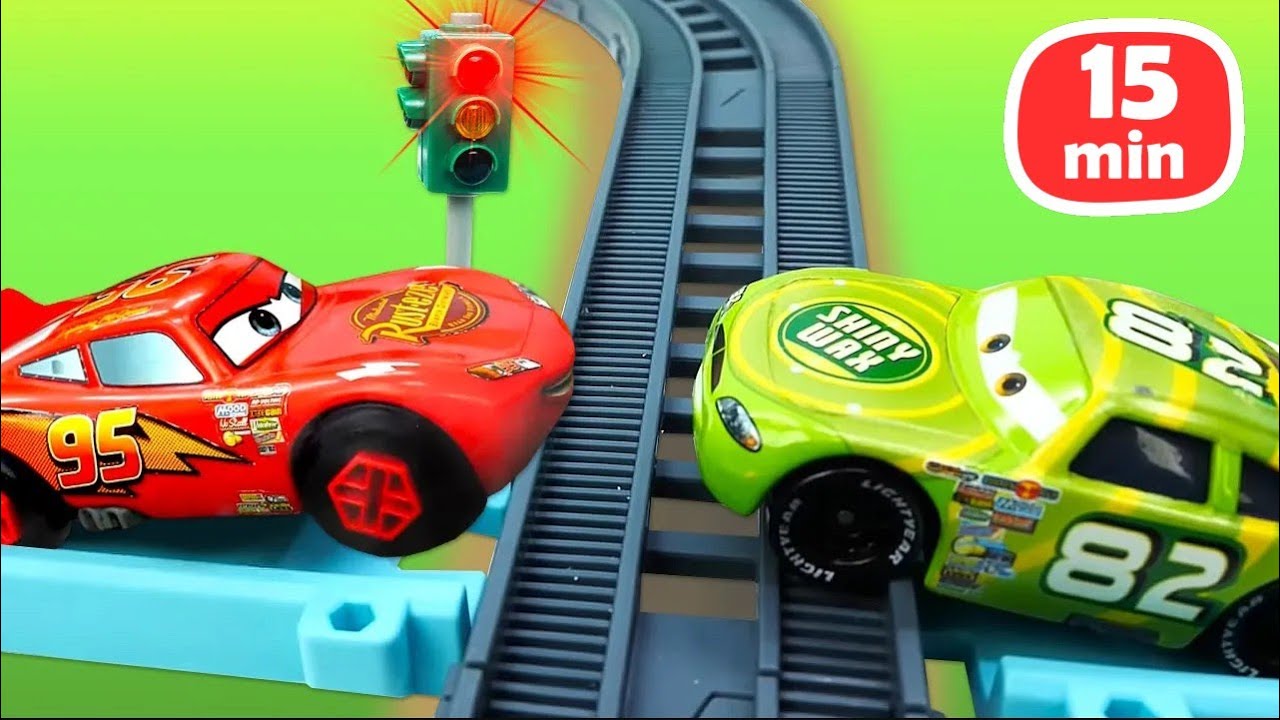 Vidéos avec jouets des Cars Quatre Roues : Flash McQueen enfreint le code de la route