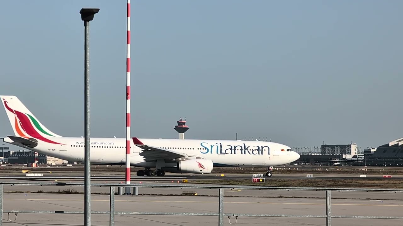 SriLankan Airlines - Airbus A 330-300 mit lautstarkem Takeoff vom Frankfurter Flughafen, RWY 18