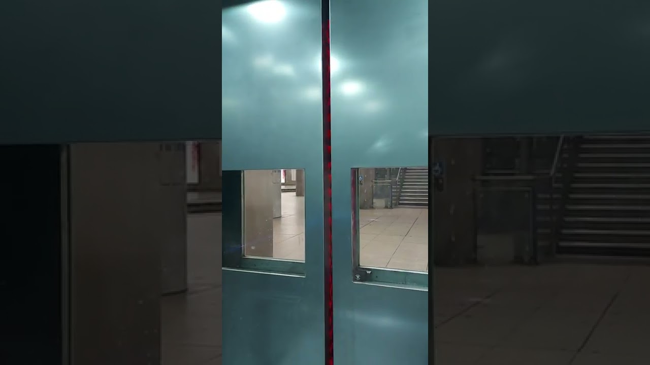 EXTREEMLEY DEEP!! accord lift at westminster jubilee line