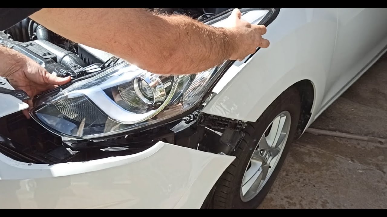 Desmontar faro delantero Hyundai I30 GD paso a paso - Remove front headlight step by step