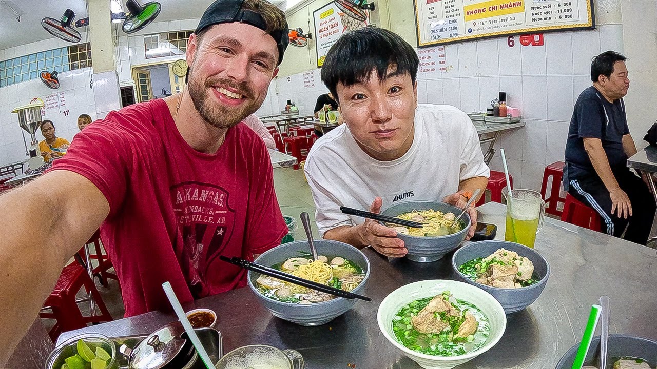 Japanese man Shocked by Saigon's Flavorful Bún bò Xí Quách