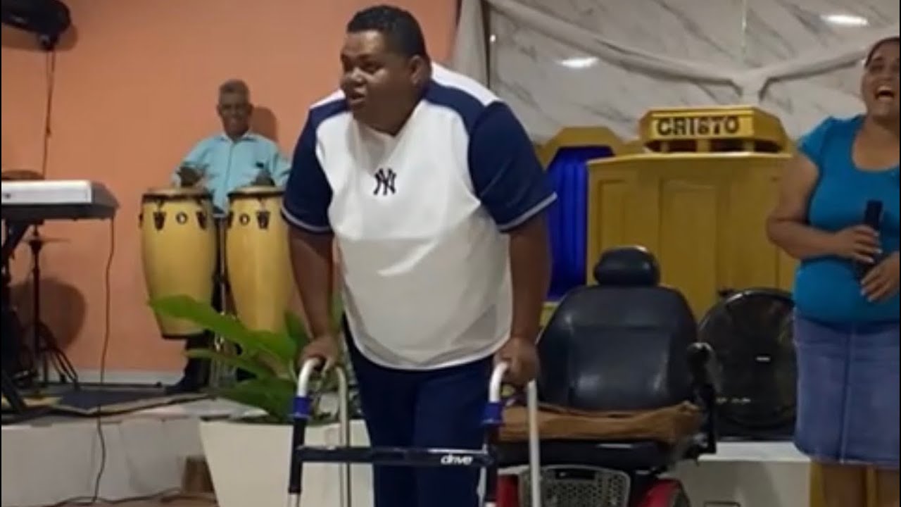 Solto la silla de ruedas 🧑‍🦽 y empezó a caminar 