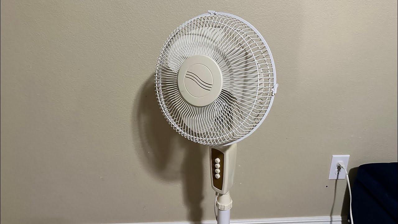 Join-One Electric 12” Stand Fan Model KHS-1205 With a Sun-Damaged Blade