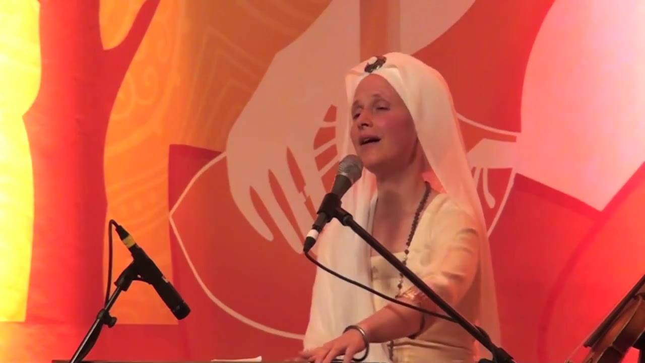 The Angels Are Listening: Snatam Kaur Sings Suṉi-ai with Ajeet Kaur at Sat Nam Fest