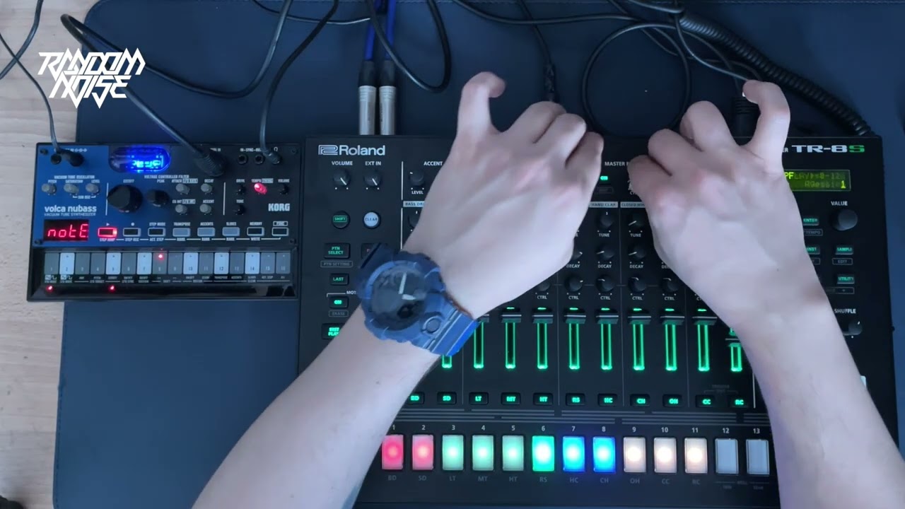 Techno Session on Roland TR8s & Korg Volca Nubass