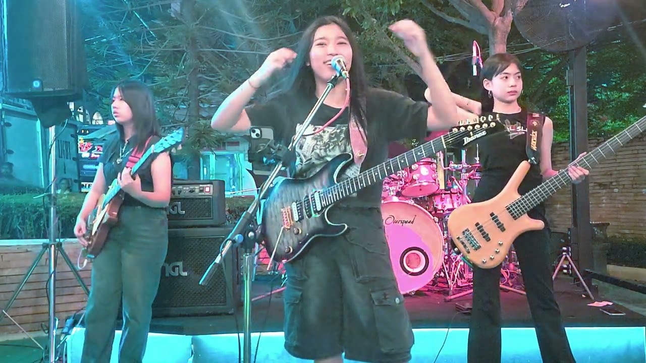 PettyRock Experience Live Show Dicey Reilly Pattaya Jan 16 2026 sings her original song Ultraviolet