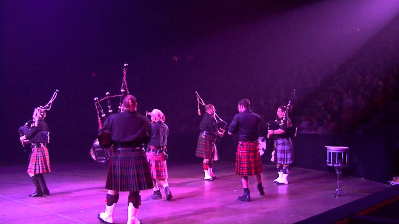 THE AMERICAN ROGUES & THE CANADIAN FORCES -- ROYAL NOVA SCOTIA INTERNATIONAL TATTOO (ITCHY FINGERS)
